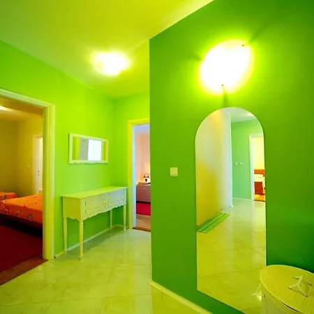 ヴィラ 4 Bed Sleeps 9 - Pool Pets Garden Parking
