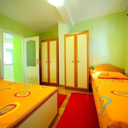4 Bed Sleeps 9 - Pool Pets Garden Parking ヴィラ *