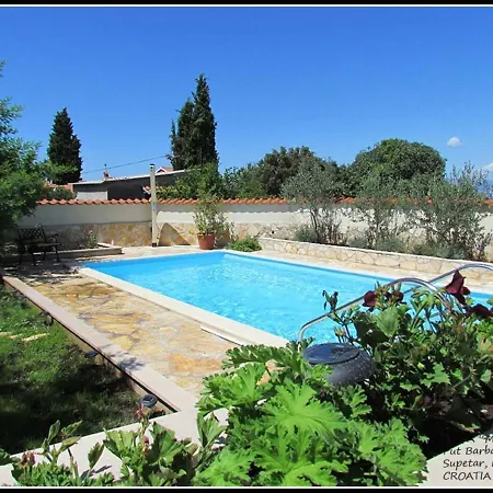 ヴィラ 4 Bed Sleeps 9 - Pool Pets Garden Parking *