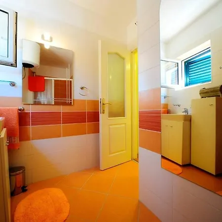4 Bed Sleeps 9 - Pool Pets Garden Parking * سوبيتار